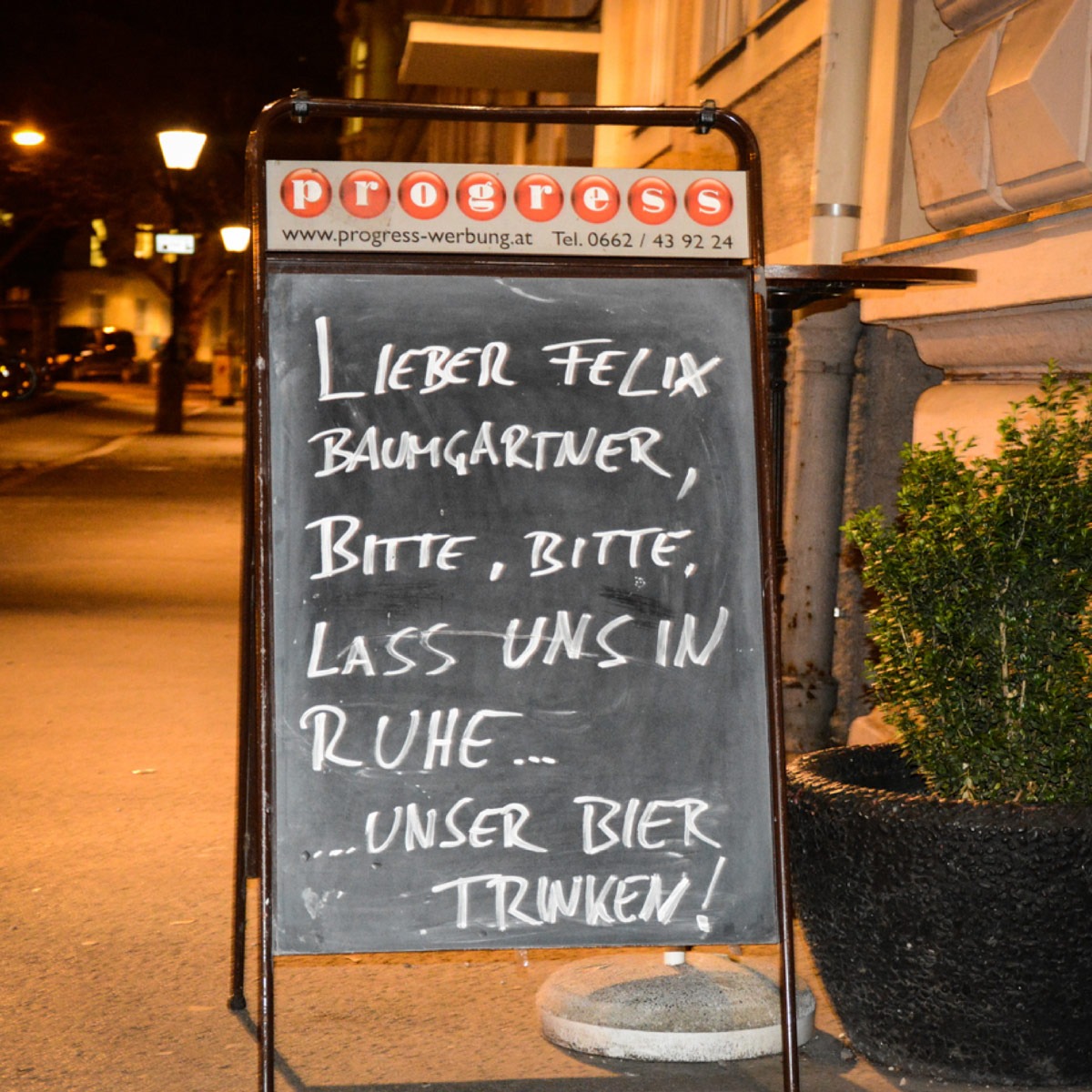 Lieber Felix Baumgartner, Bitte, Bitte, Lass Uns In Ruhe ... Unser Bier Trinken!